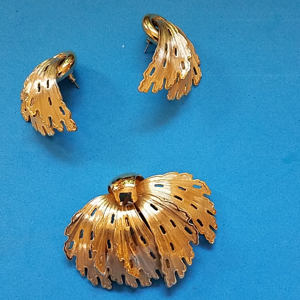 Vintage Brouch and Earrings Leaves.